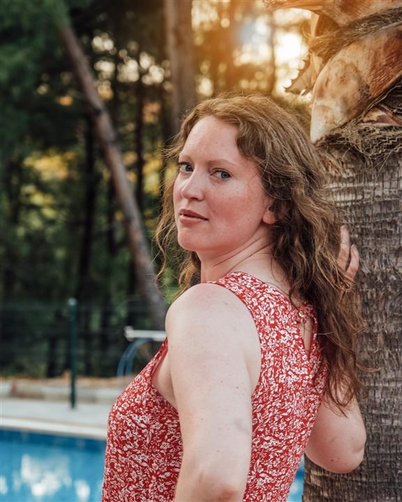 Villa-pool bridal portrait in Fethiye